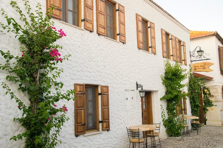 monza house sığacık otel