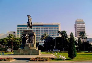 izmir atatürk heykeli