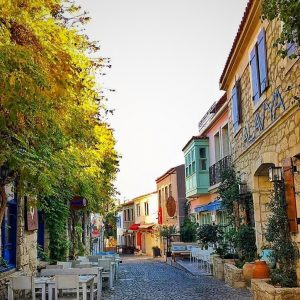 alaçatı sokakları
