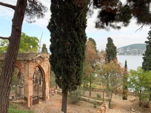 Kangelaris Ailesi Anıt Mezarı